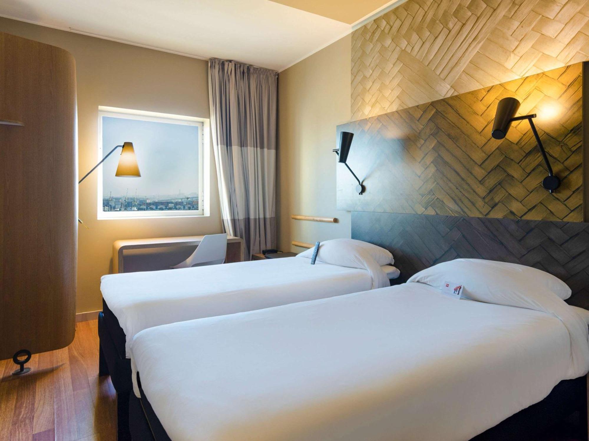 Ibis Center Hotel 3*